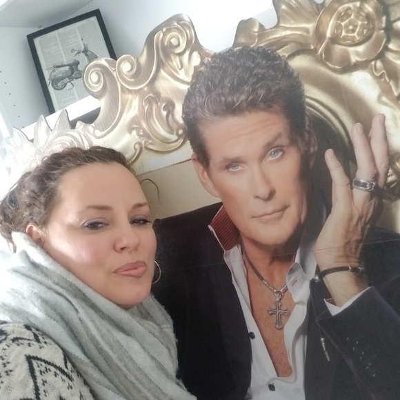 Meet your Posher, Janet - Picture 2 of 4